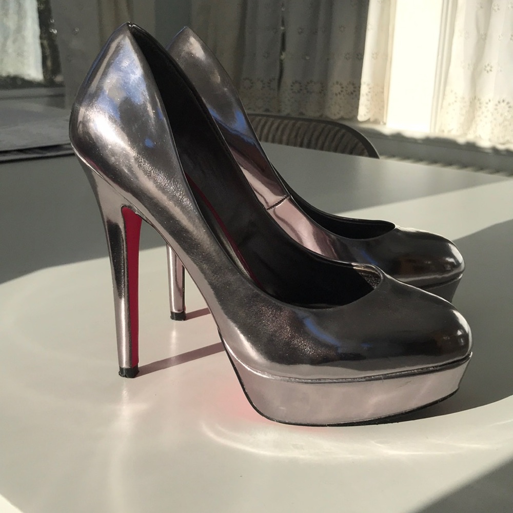 Shoe Dazzle Silver pump